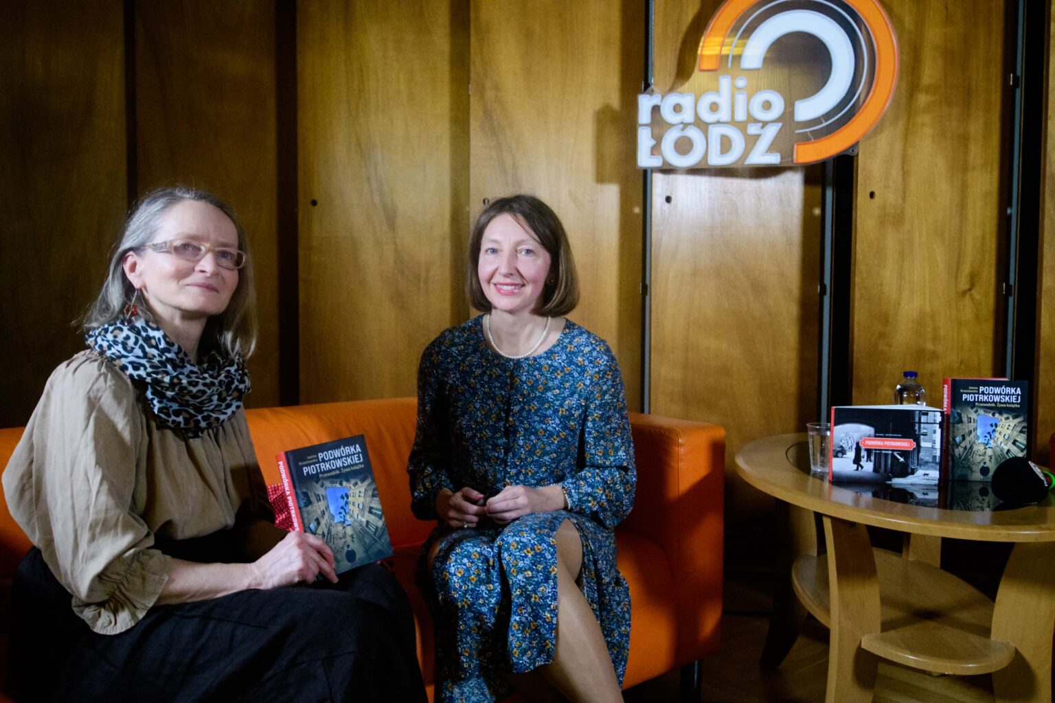 Podwórka Piotrkowskiej spotkanie Piotra Bielawskiego z Joanną Orzechowską fot Sebastian Szwajkowski_18 Podworka Piotrkowskiej spotkanie Piotra Bielawskiego z Joanna Orzechowska fot Sebastian Szwajkowski 18