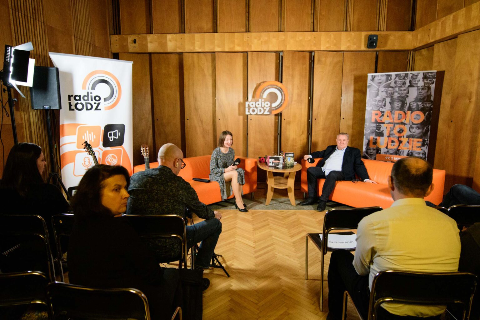 Podworka Piotrkowskiej spotkanie Piotra Bielawskiego z Joanna Orzechowska fot Sebastian Szwajkowski 22