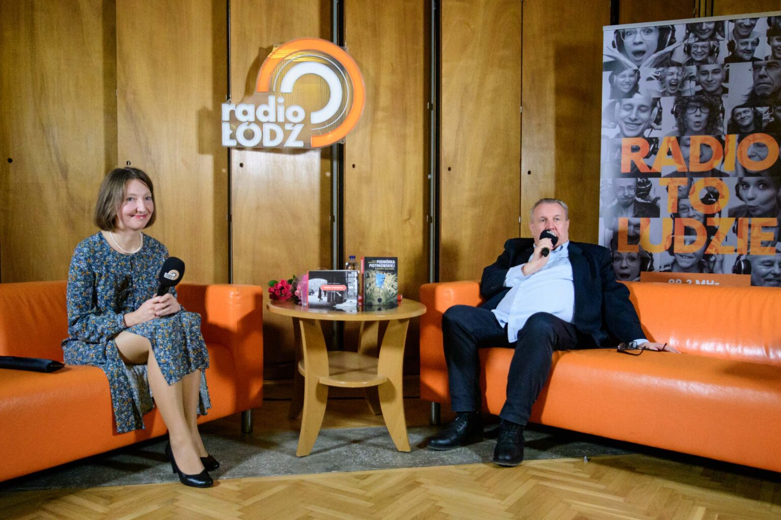 Podwórka Piotrkowskiej spotkanie Piotra Bielawskiego z Joanną Orzechowską fot Sebastian Szwajkowski_23 Podworka Piotrkowskiej spotkanie Piotra Bielawskiego z Joanna Orzechowska fot Sebastian Szwajkowski 23