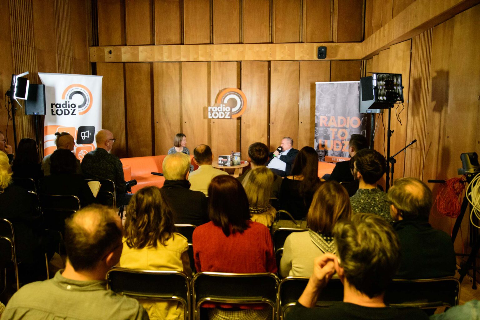 Podwórka Piotrkowskiej spotkanie Piotra Bielawskiego z Joanną Orzechowską fot Sebastian Szwajkowski_24 Podworka Piotrkowskiej spotkanie Piotra Bielawskiego z Joanna Orzechowska fot Sebastian Szwajkowski 24