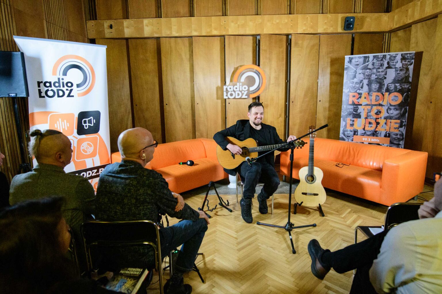 Podwórka Piotrkowskiej spotkanie Piotra Bielawskiego z Joanną Orzechowską fot Sebastian Szwajkowski_25 Podworka Piotrkowskiej spotkanie Piotra Bielawskiego z Joanna Orzechowska fot Sebastian Szwajkowski 25