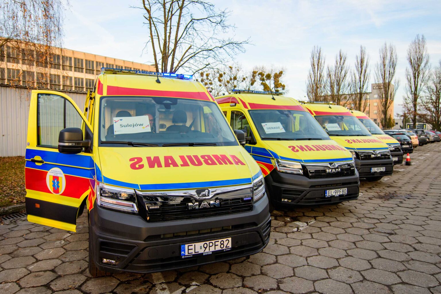Przekazanie specjalistycznych ambulansow w WSRM fot Sebastian Szwajkowski