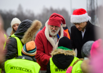 Święty Mikołaj wylądował w Łodzi. Rozdał prezenty m.in. podopiecznym domów dziecka, fot. Sebastian Szwajkowski