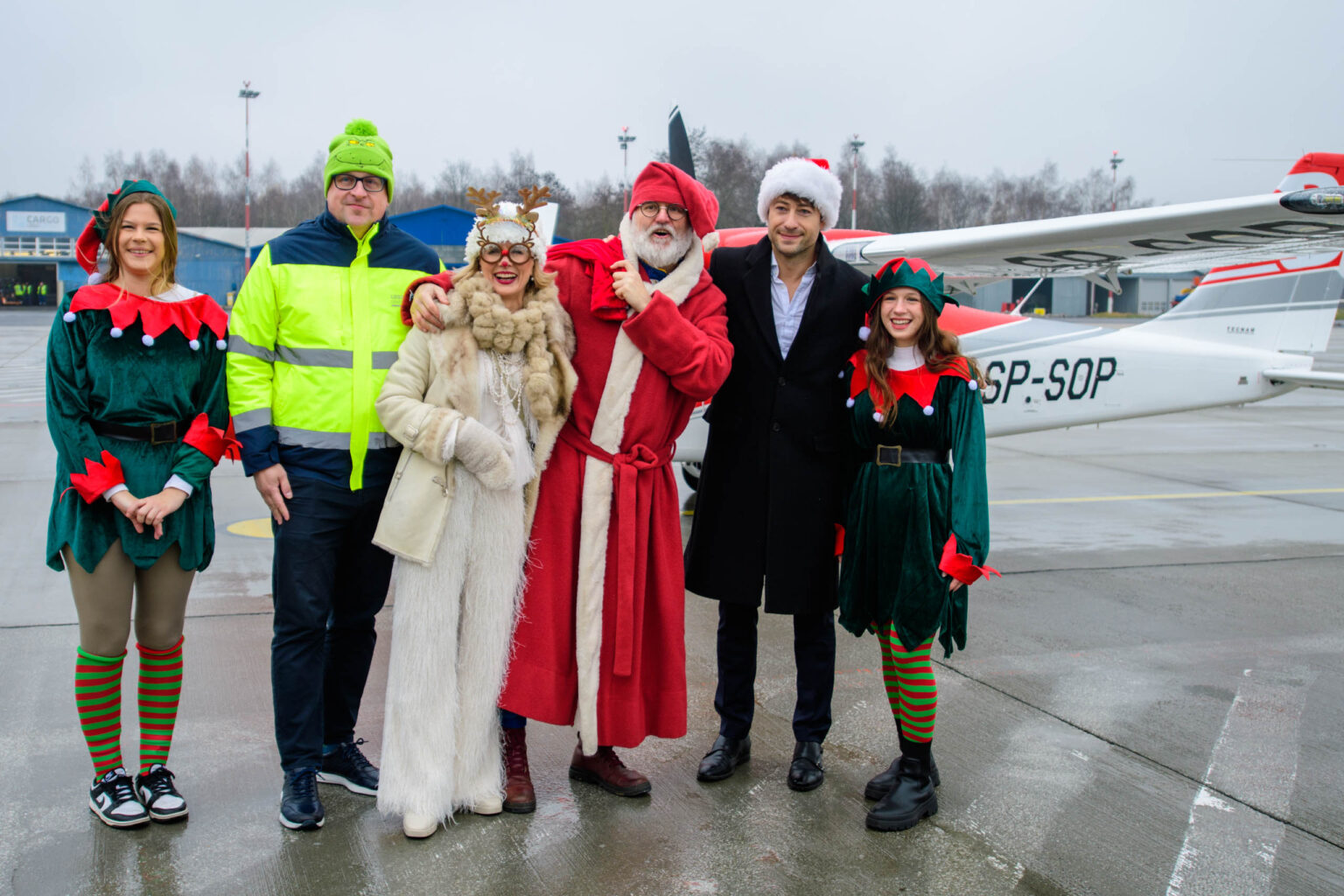Sw Mikolaj na lodzkim lotnisku fot Sebastian Szwajkowski 3