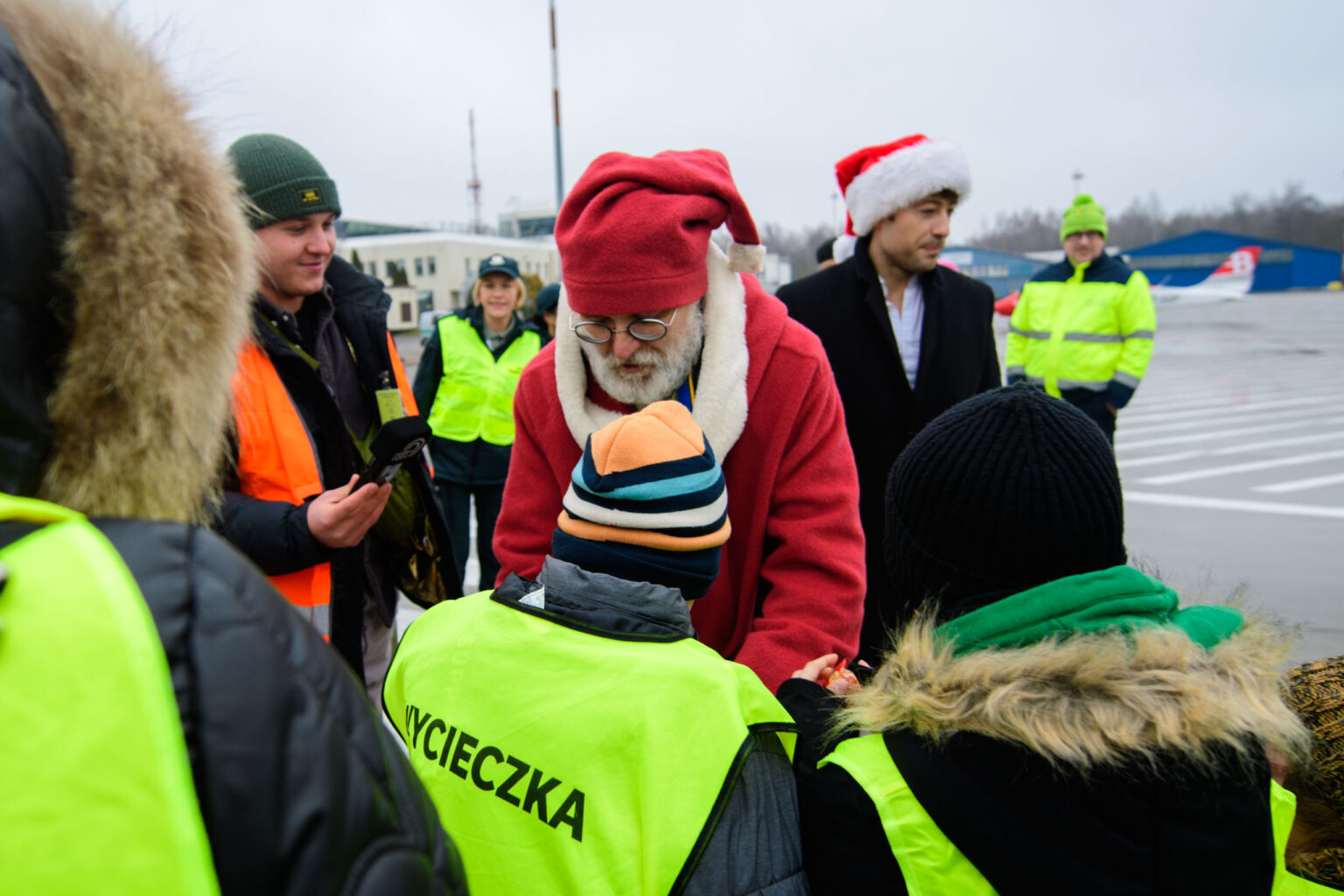 Sw Mikolaj na lodzkim lotnisku fot Sebastian Szwajkowski 5