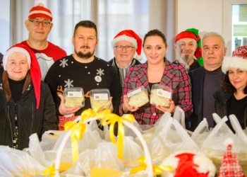 Paczki z żywnością i prezentami dla potrzebujących. Łódzka akcja Polski 2050