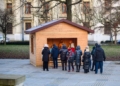 Szopka przed łódzką archikatedrą w zmienionej wersji. Jak oceniają ją łodzianie? [ZDJĘCIA]