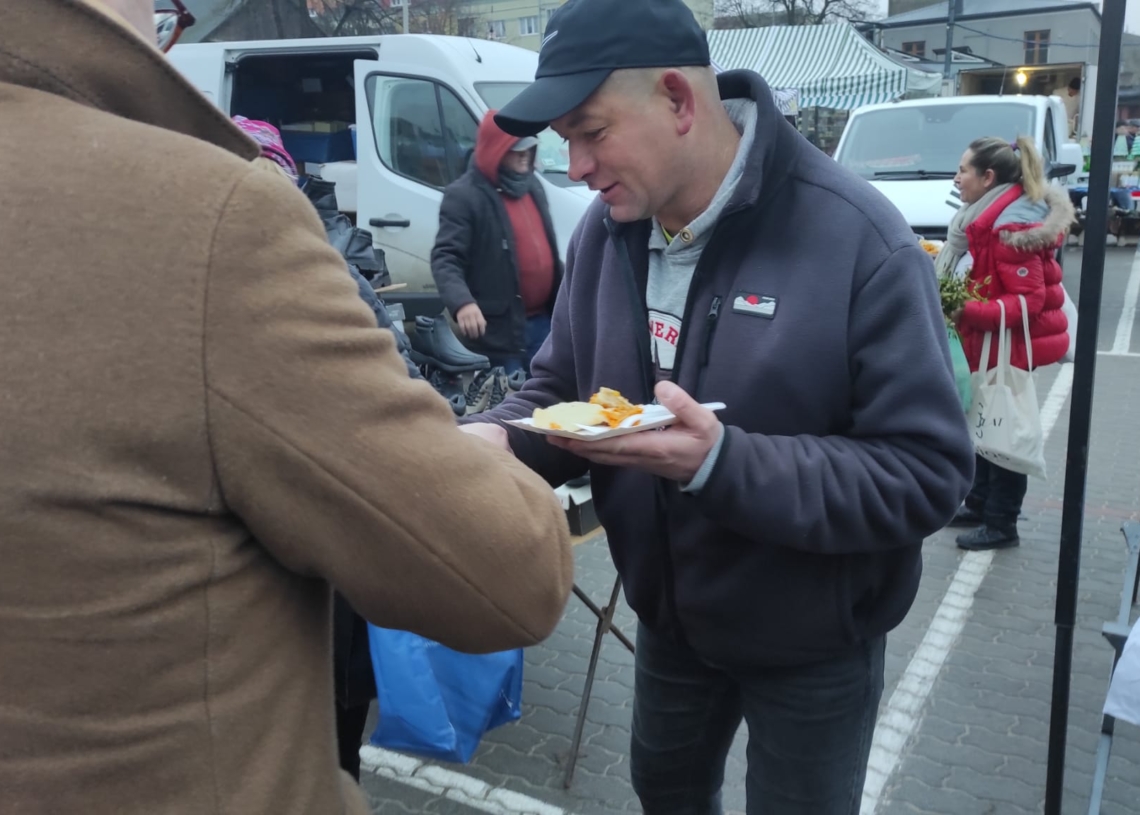 Świąteczny poczęstunek w Pabianicach. Coroczna tradycja Lewicy