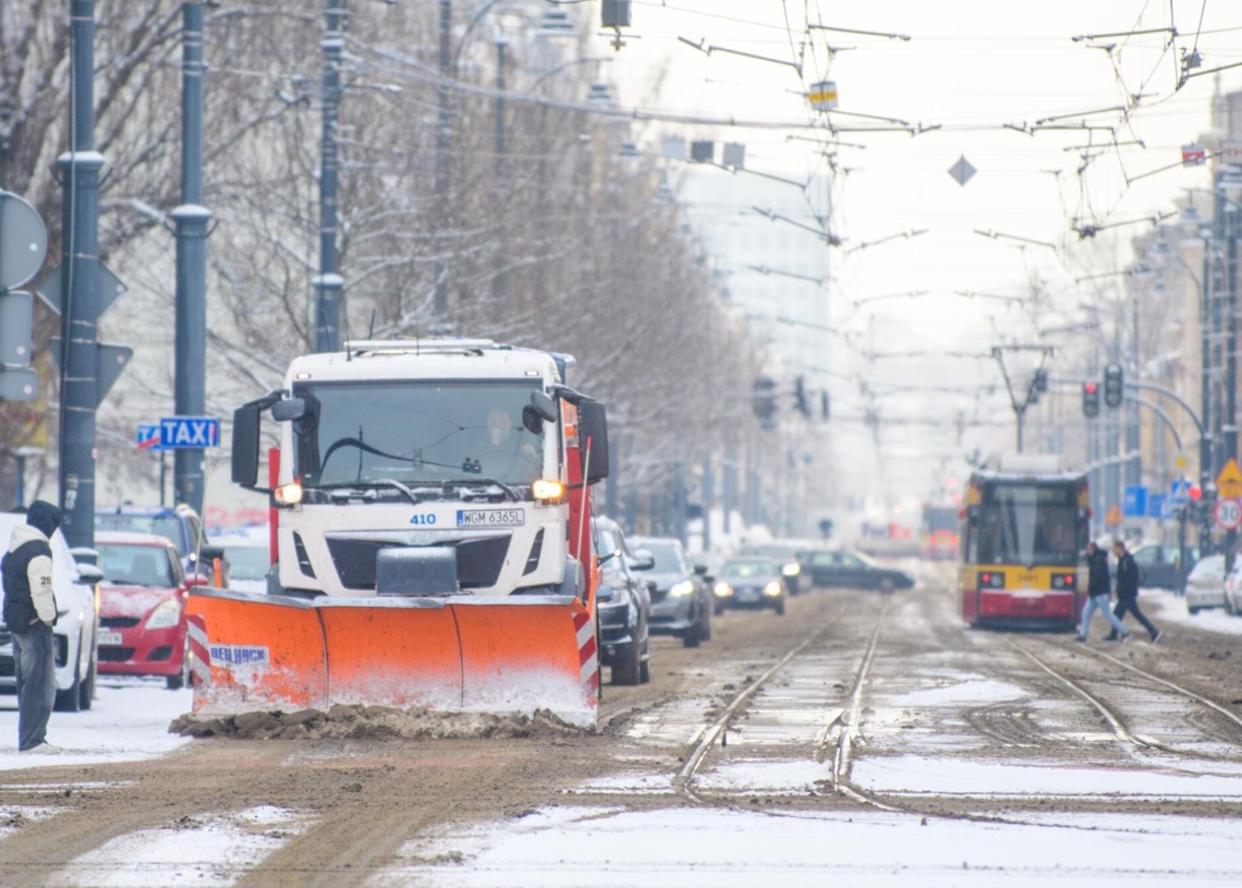 Kolejne dni walki z zimą w Łódzkiem. Są ostrzeżenia IMGW, opóźnienia na kolei, fot. S. Szwajkowski