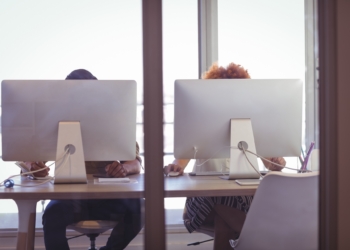 Obsługa informatyczna firm – na czym polega, co obejmuje i jakie przynosi korzyści?