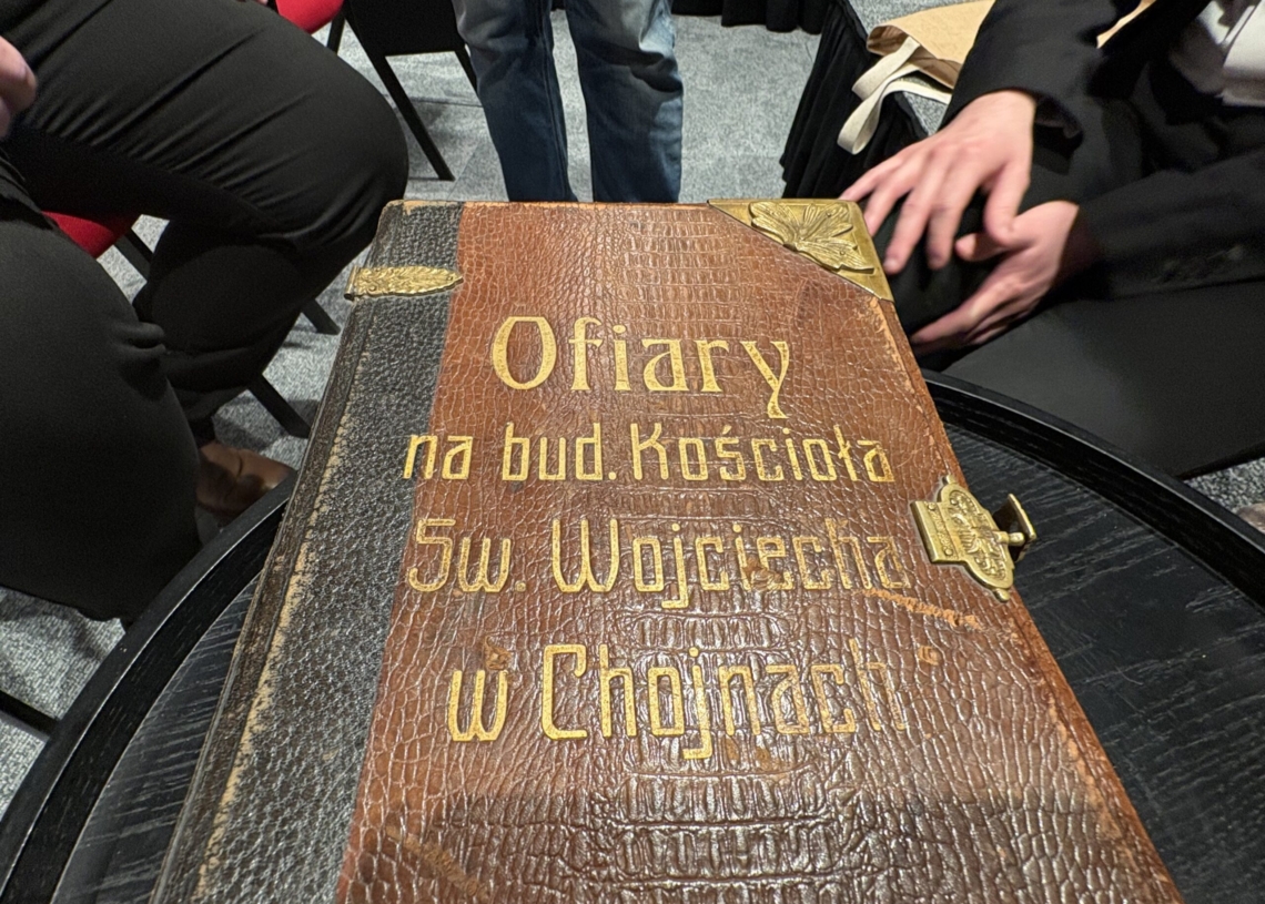 Wolna sobota | „Złota Księga. Ofiary na budowę kościoła św. Wojciecha w Chojnach” [PODCAST] [ZDJĘCIA]