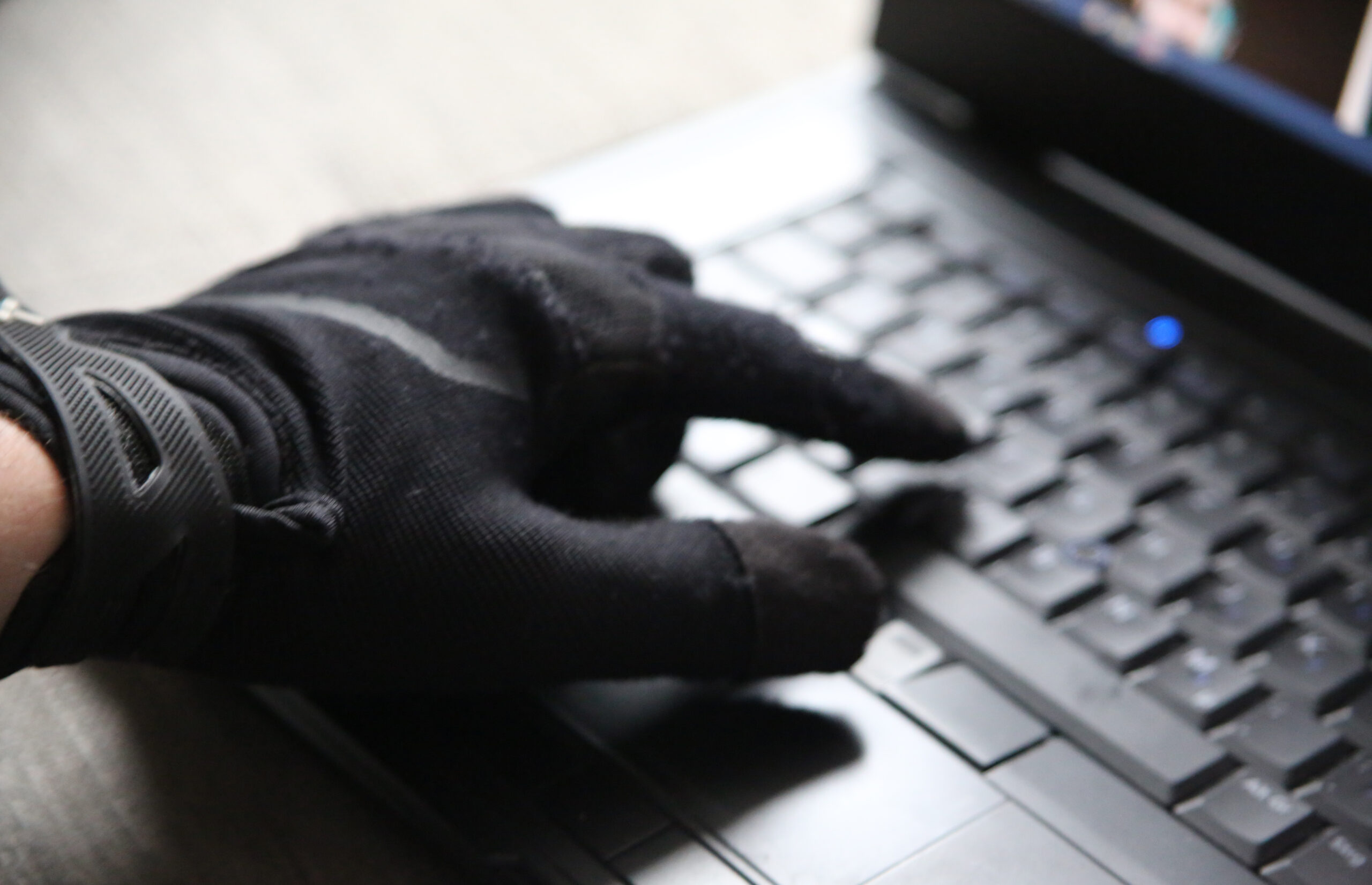 Nowa metoda złodziei. Policja przestrzega przed oszustwem "na pracownika banku"