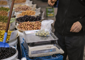 Sieradzanie przygotowują się do świąt. "Na pewno ludzie kupują więcej"