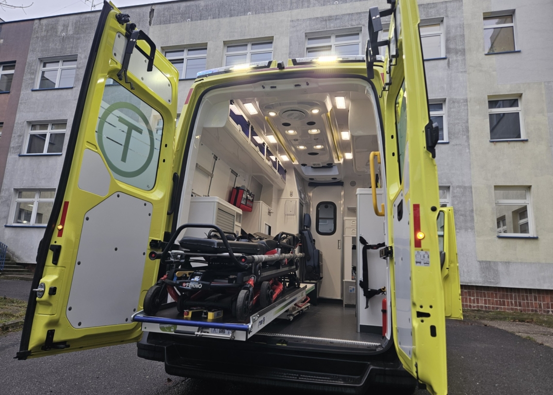 Wsparcie dla sieradzkiego szpitala. Nowa karetka i pieniądze na diagnostykę