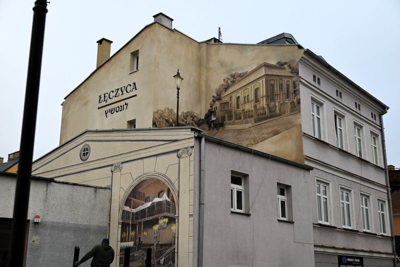 Łęczyca przywraca historię miasta. Powstał mural upamiętniający Wielką Synagogę 1 Łęczyca przywraca historię miasta. Powstał mural upamiętniający Wielką Synagogę