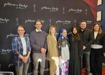 Przemysł modowy działa na rzecz potrzebujących. Gala "poMocni w Modzie" 10 Przemysł modowy działa na rzecz potrzebujących. Gala "poMocni w Modzie"