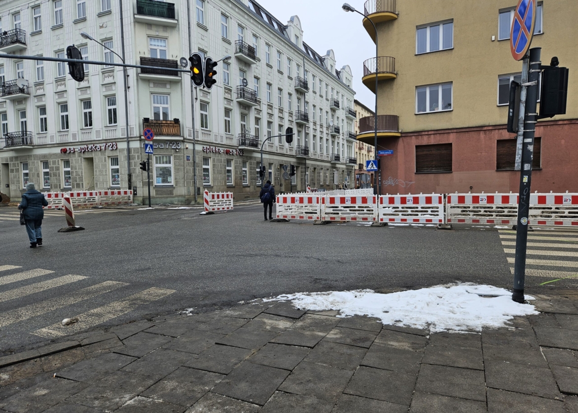 Dalszy ciąg prac na Radwańskiej. Zmiany w rozkładach kilku linii MPK 1 Dalszy ciąg prac na Radwańskiej. Zmiany w rozkładach kilku linii