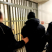 Przed policją schował się... w wersalce. Wydała go 6-latka