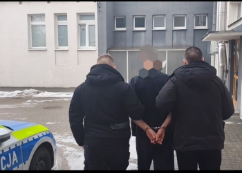 Miał ugodzić nożem kobietę i podpalić mieszkanie. Grozi mu dożywocie [WIDEO]