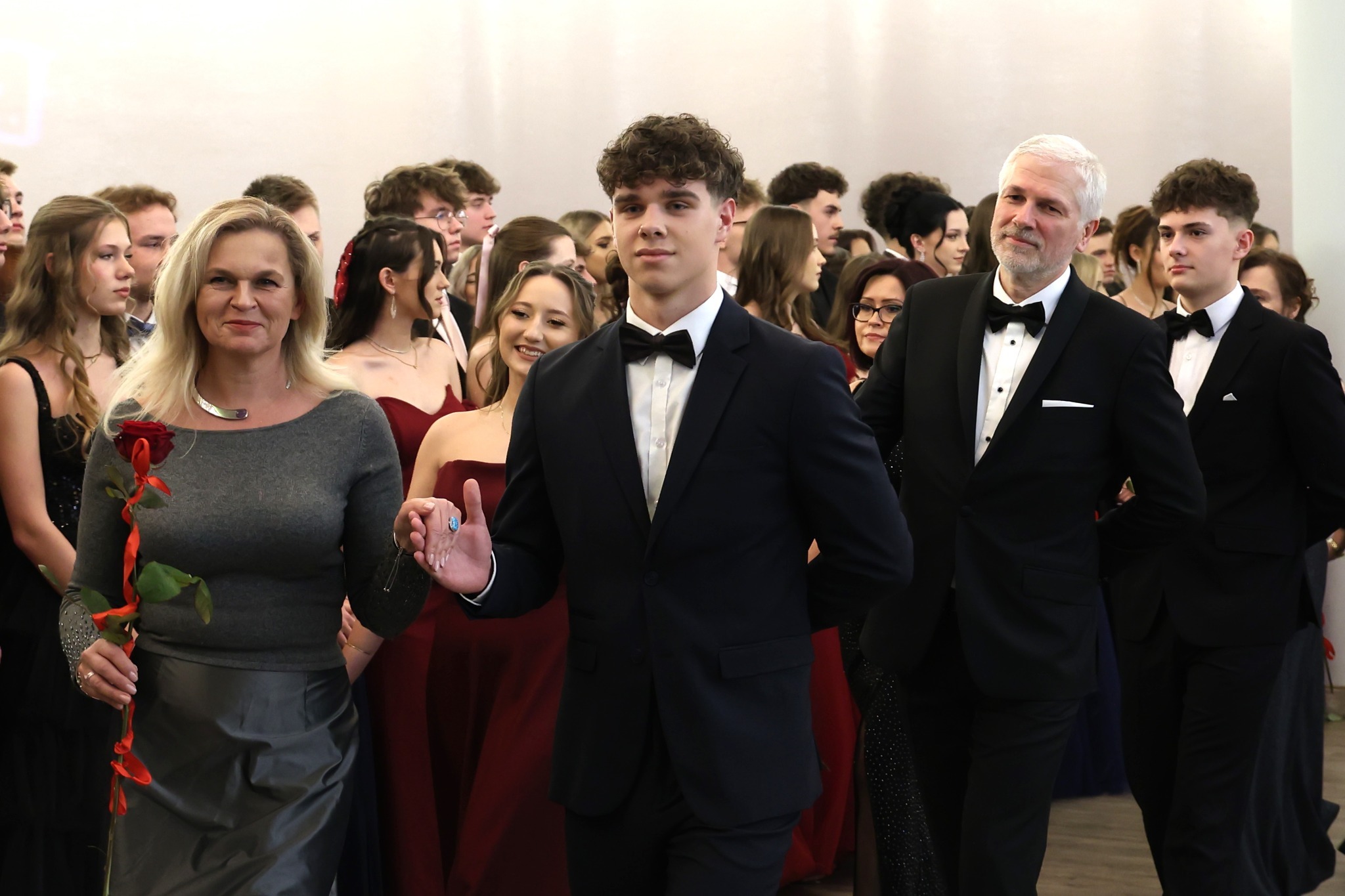 Minister edukacji i łódzki kurator oświaty zatańczyli na studniówce XXXII LO w Łodzi