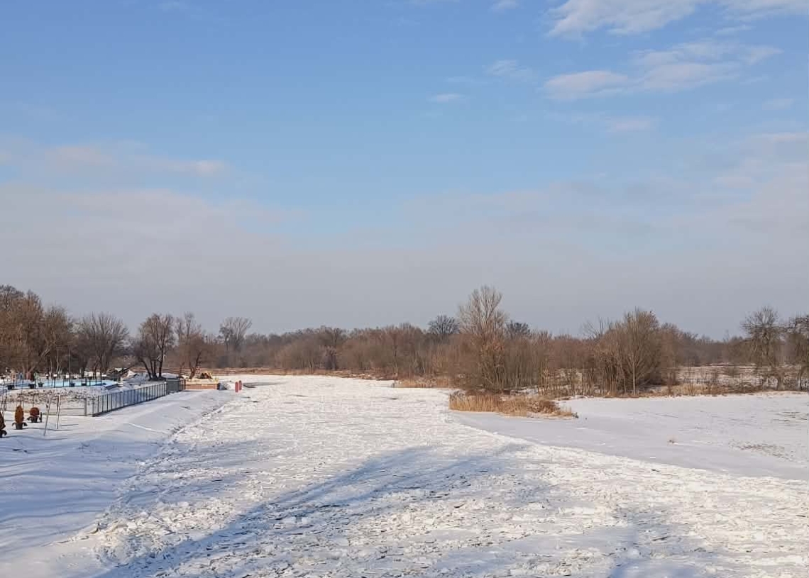 Warta skuta lodem. Mieszkańcy zachwyceni krajobrazem, ale czy są powody do niepokoju?