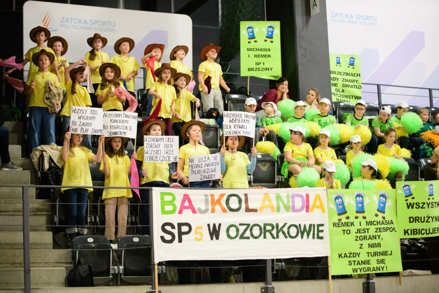 Alex nowa maskotka łódzkiej policji fot Sebastian Szwajkowski (11) Alex nowa maskotka lodzkiej policji fot Sebastian Szwajkowski 11