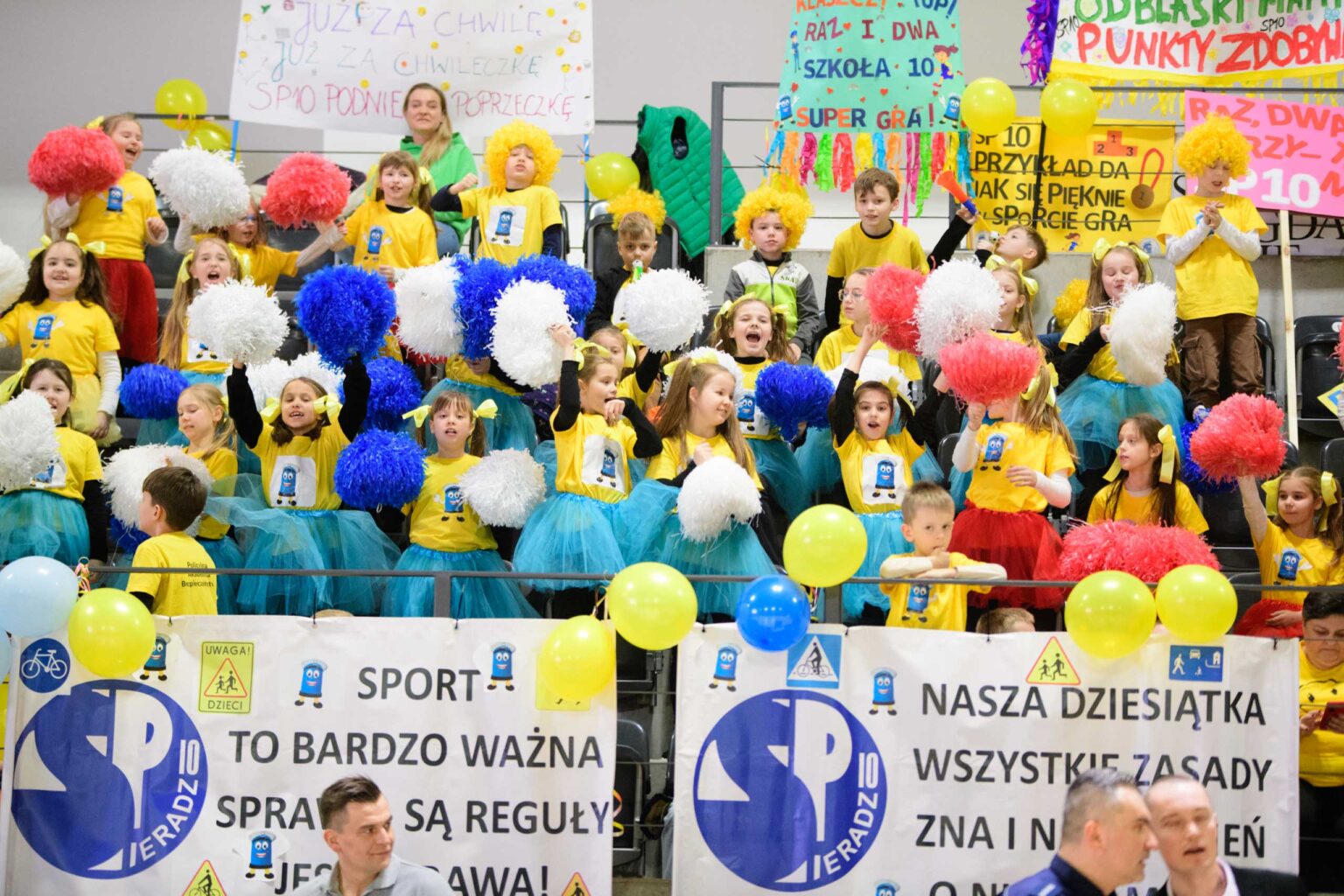 Alex nowa maskotka łódzkiej policji fot Sebastian Szwajkowski (12) Alex nowa maskotka lodzkiej policji fot Sebastian Szwajkowski 12