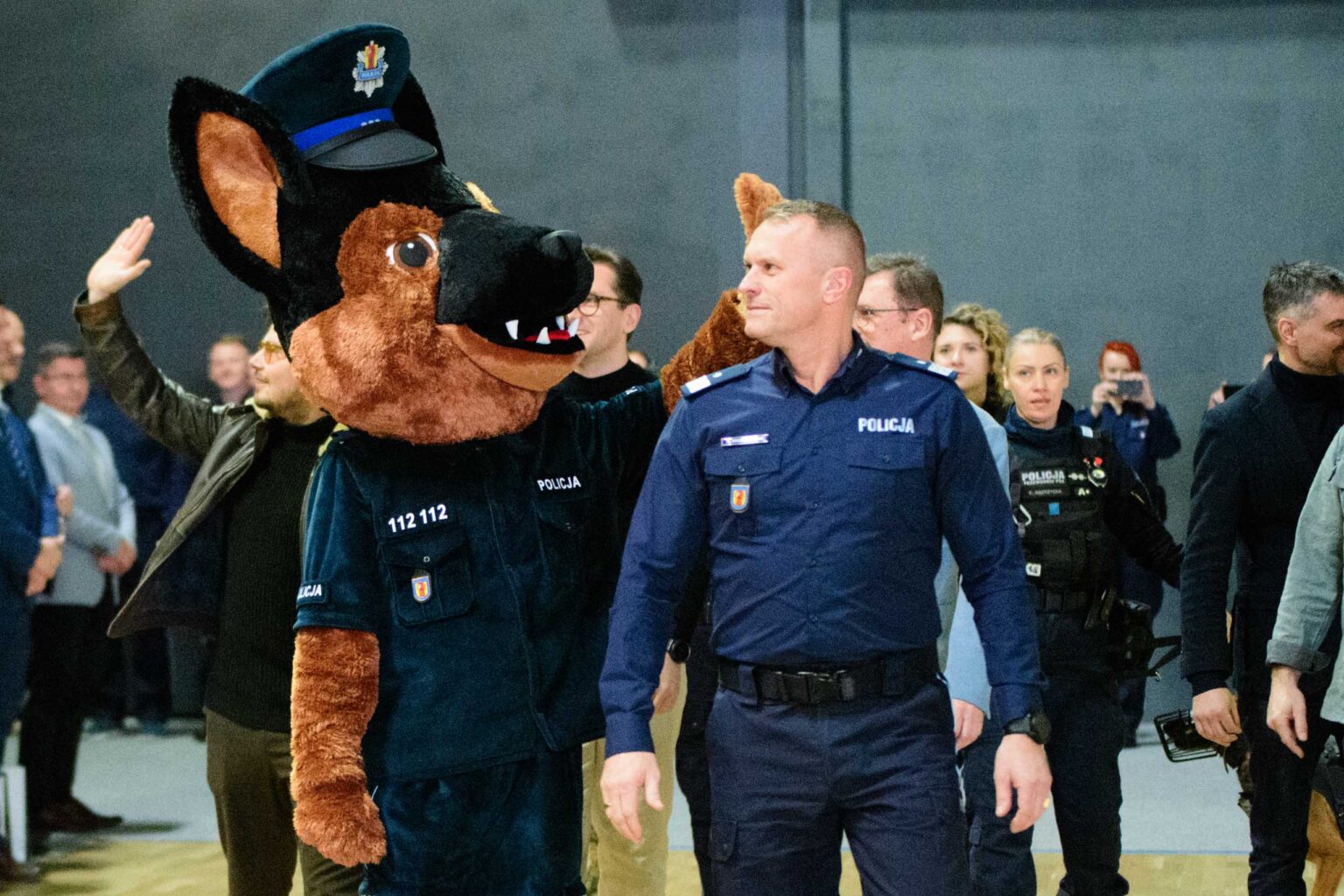 Alex nowa maskotka łódzkiej policji fot Sebastian Szwajkowski (20) Alex nowa maskotka lodzkiej policji fot Sebastian Szwajkowski 20