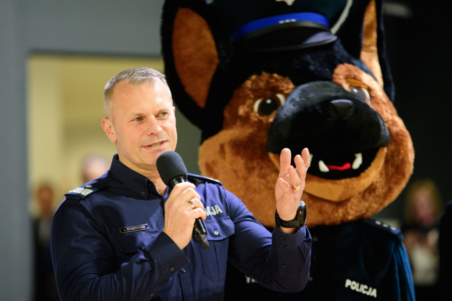 Alex nowa maskotka łódzkiej policji fot Sebastian Szwajkowski (26) Alex nowa maskotka lodzkiej policji fot Sebastian Szwajkowski 26