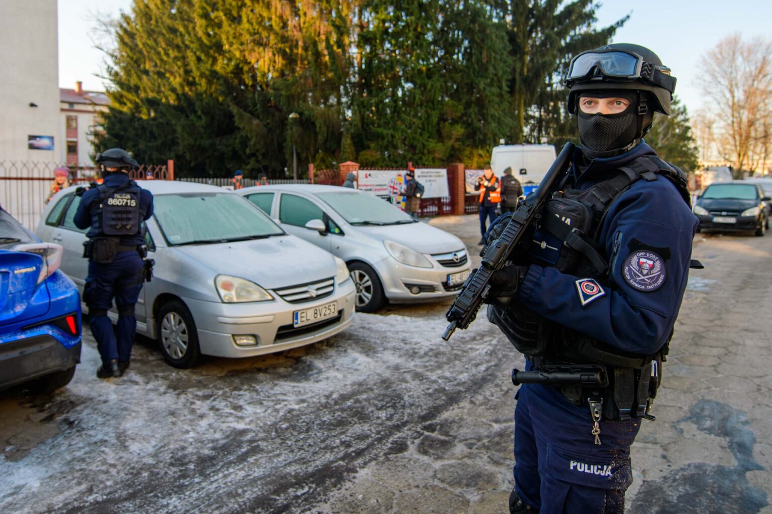 Cwiczenia kontrterrorystow w szkole fot Sebastian Szwajkowski 10