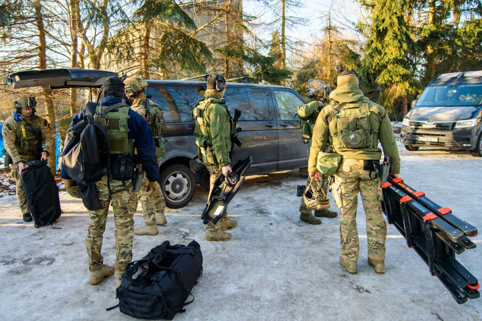 Cwiczenia kontrterrorystow w szkole fot Sebastian Szwajkowski 29