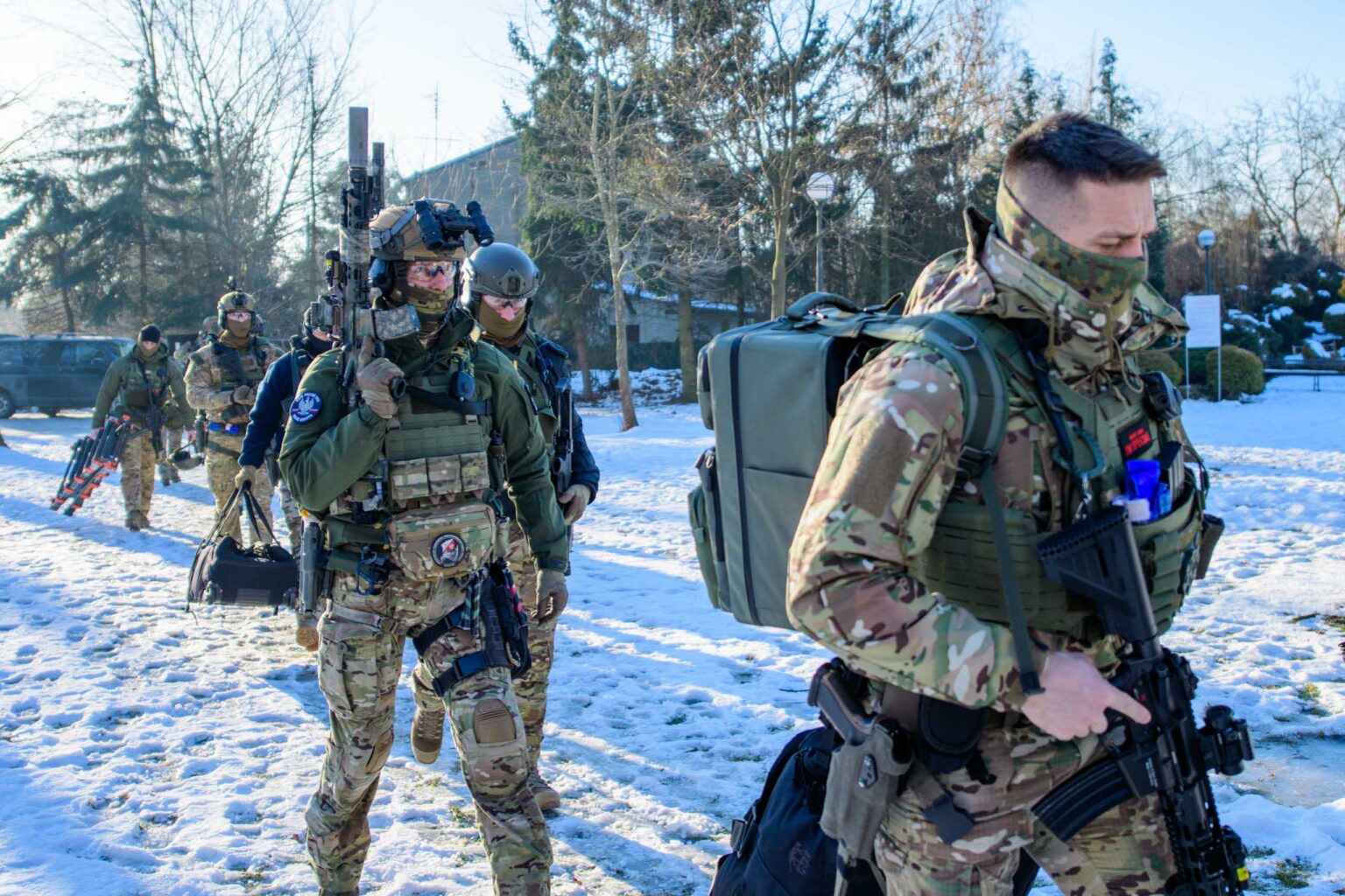 Cwiczenia kontrterrorystow w szkole fot Sebastian Szwajkowski 31