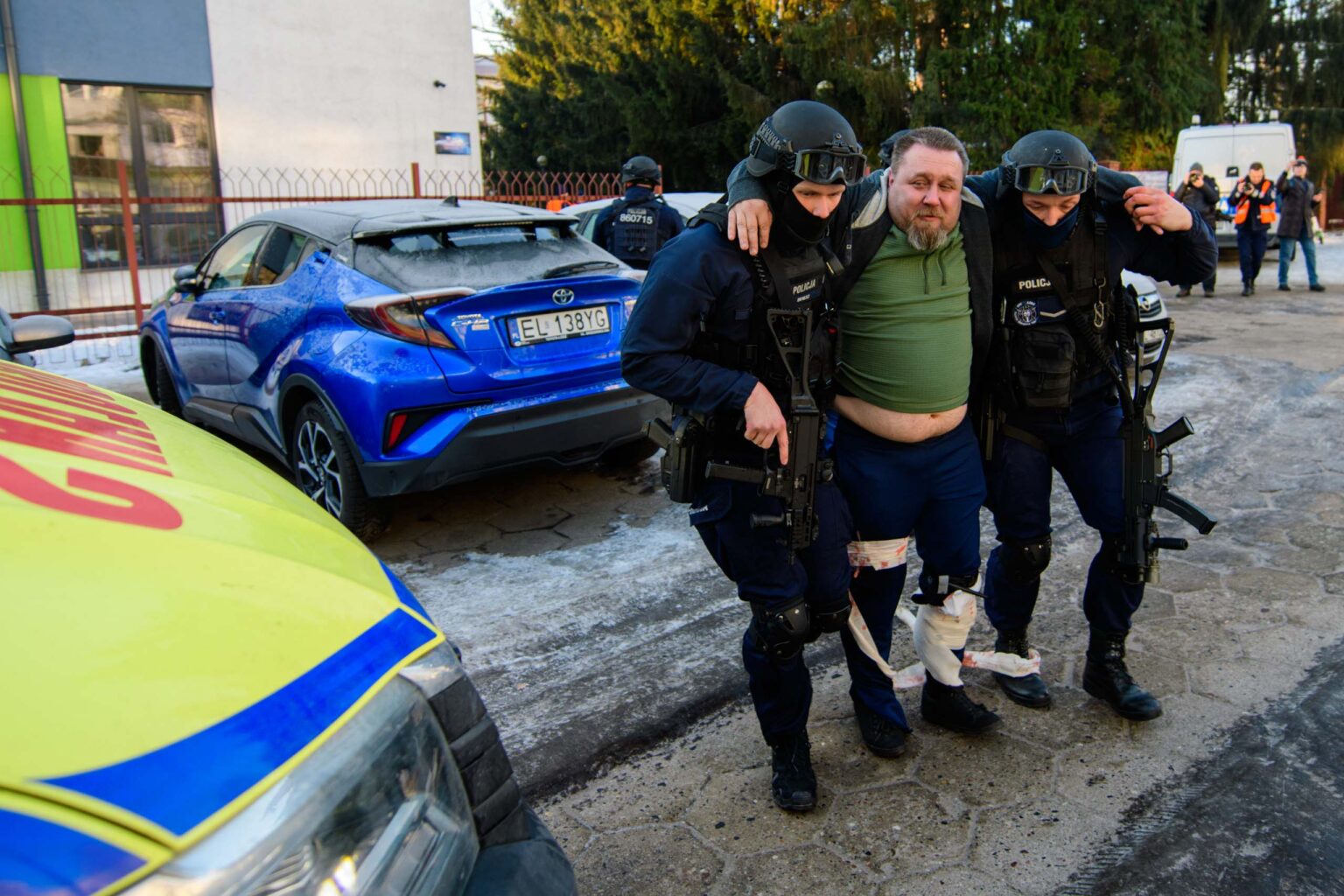 Cwiczenia kontrterrorystow w szkole fot Sebastian Szwajkowski 9