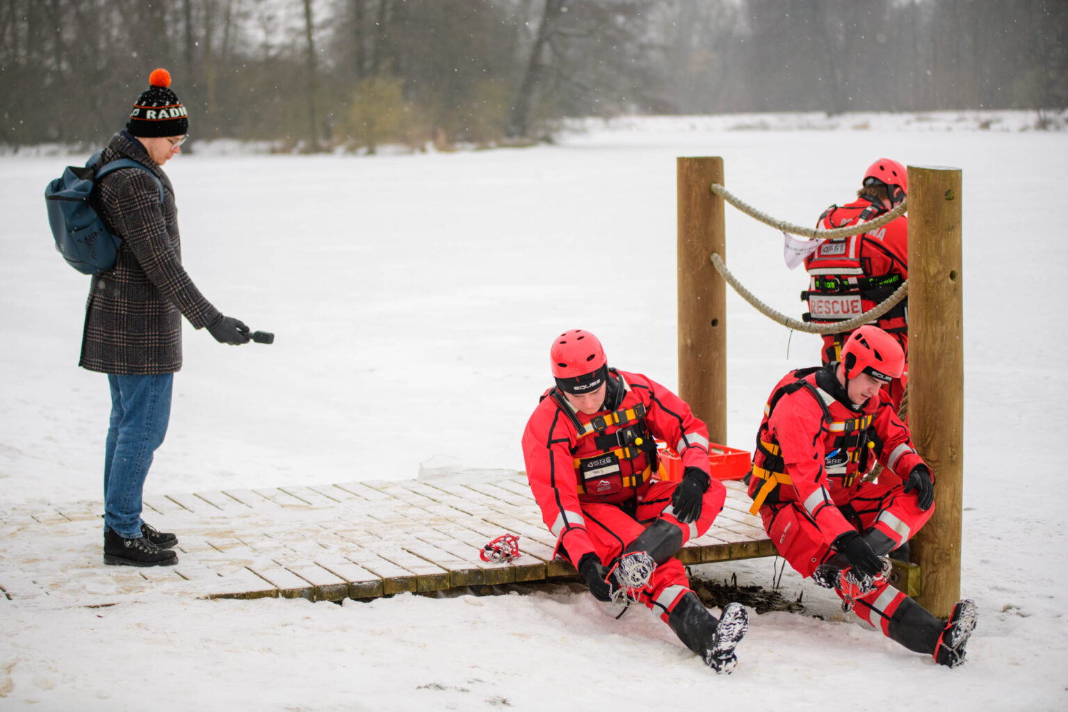 Cwiczenia strazakow w dzialaniach na lodzie fot Sebastian Szwajkowski 12