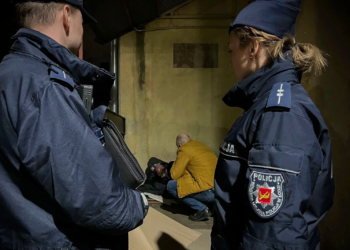 Nadciągają siarczyste mrozy. Służby sprawdzają pustostany i działki, szukają bezdomnych