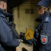 Nadciągają siarczyste mrozy. Służby sprawdzają pustostany i działki, szukają bezdomnych