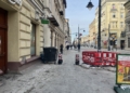 Na Piotrkowskiej pojawiają się już słupki. Mają ograniczyć wjazd samochodów 5 Słupki na Piotrkowskiej do poprawy. Magistrat ma uwagi do wykonawcy