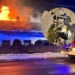Uratował kota z płonącego domu. Internauci zachwyceni postawą strażaka OSP Ujazd 7 Uratował kota z płonącego domu. Internauci zachwyceni postawą strażaka OSP Ujazd