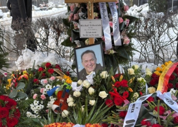 Ostatnie pożegnanie Michała Urbaniaka na Powązkach. "Na scenie był rytmem, sercem i duszą"