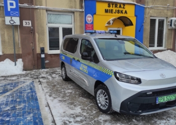 Straż Miejska w Pabianicach będzie bardziej eko. Zakupiła nowy samochód elektryczny [ZDJĘCIA]