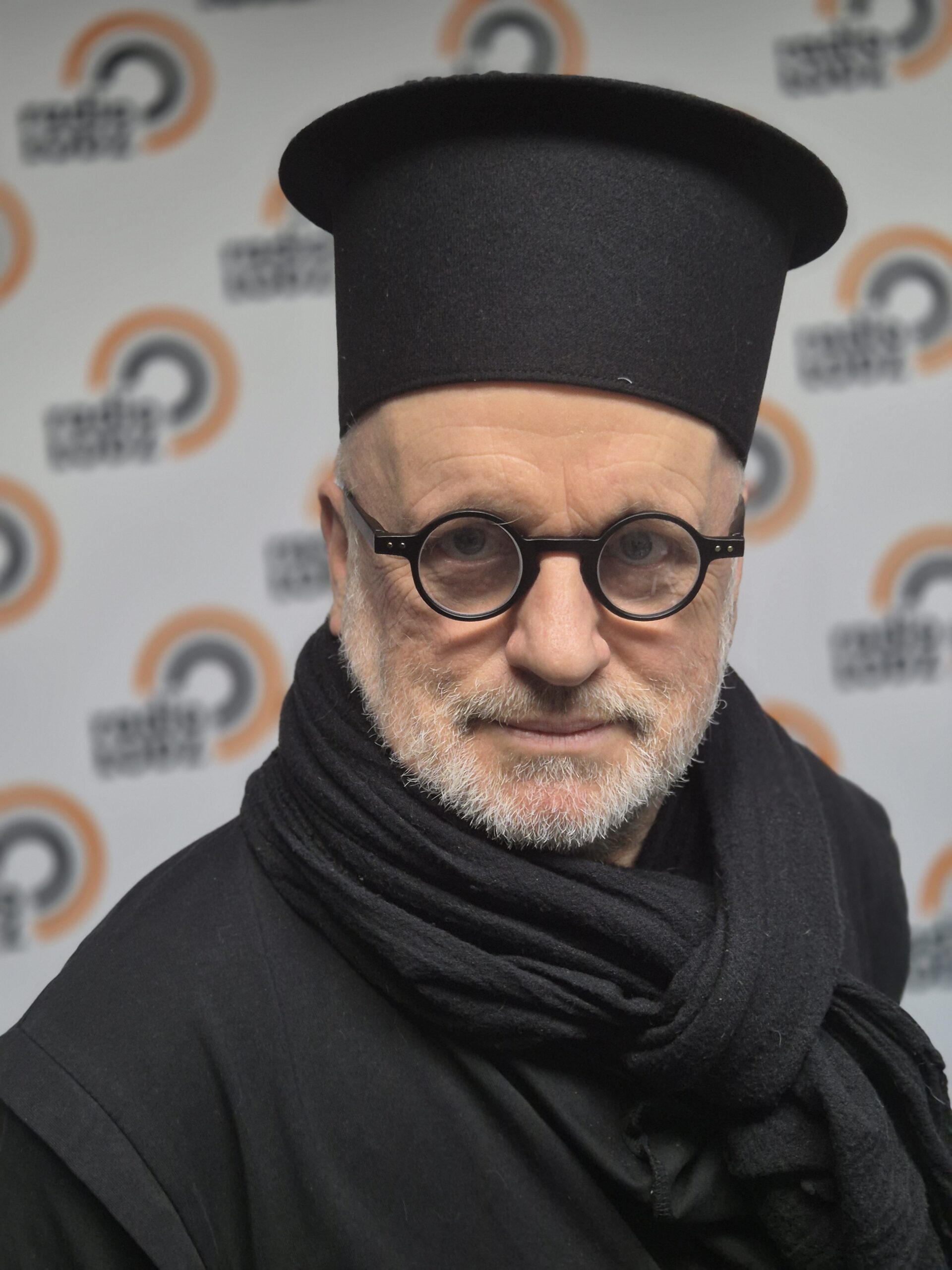 Woda nie tylko święcona. „Złote, ale skromne”. Religijny kicz w architekturze, sztuce i języku