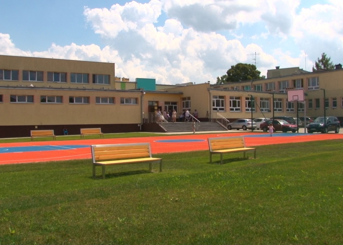 Sportowe inwestycje w powiecie zduńskowolskim. Zyskają m.in. szkoły 1 Sportowe inwestycje w powiecie zduńskowolskim. Zyskają m.in. szkoły