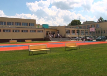 Sportowe inwestycje w powiecie zduńskowolskim. Zyskają m.in. szkoły
