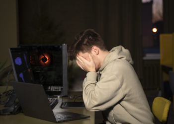 Coraz więcej dzieci dotkniętych cyberprzemocą w Łódzkiem. Wyraźny wzrost liczby pokrzywdzonych