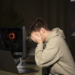 Coraz więcej dzieci dotkniętych cyberprzemocą w Łódzkiem. Wyraźny wzrost liczby pokrzywdzonych