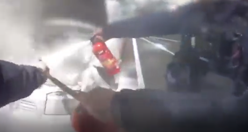 Pożar na stacji paliw. Reakcja policjantów zapobiegła tragedii [WIDEO]