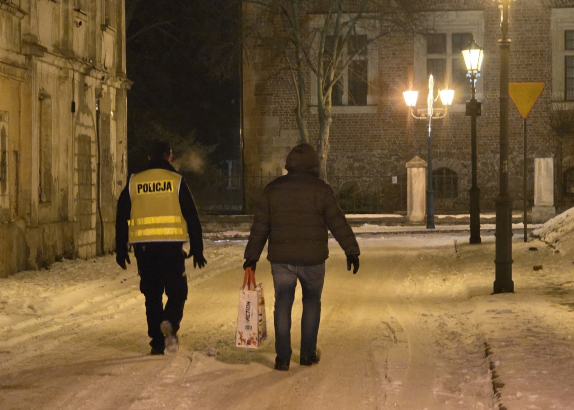 Zamiast noclegowni, wybierają pustostany. Pomoc dla bezdomnych w Piotrkowie Trybunalskim