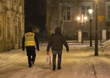 Zamiast noclegowni, wybierają pustostany. Pomoc dla bezdomnych w Piotrkowie Trybunalskim