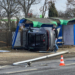 Porsche zdemolowało przystanek autobusowy w Sieradzu