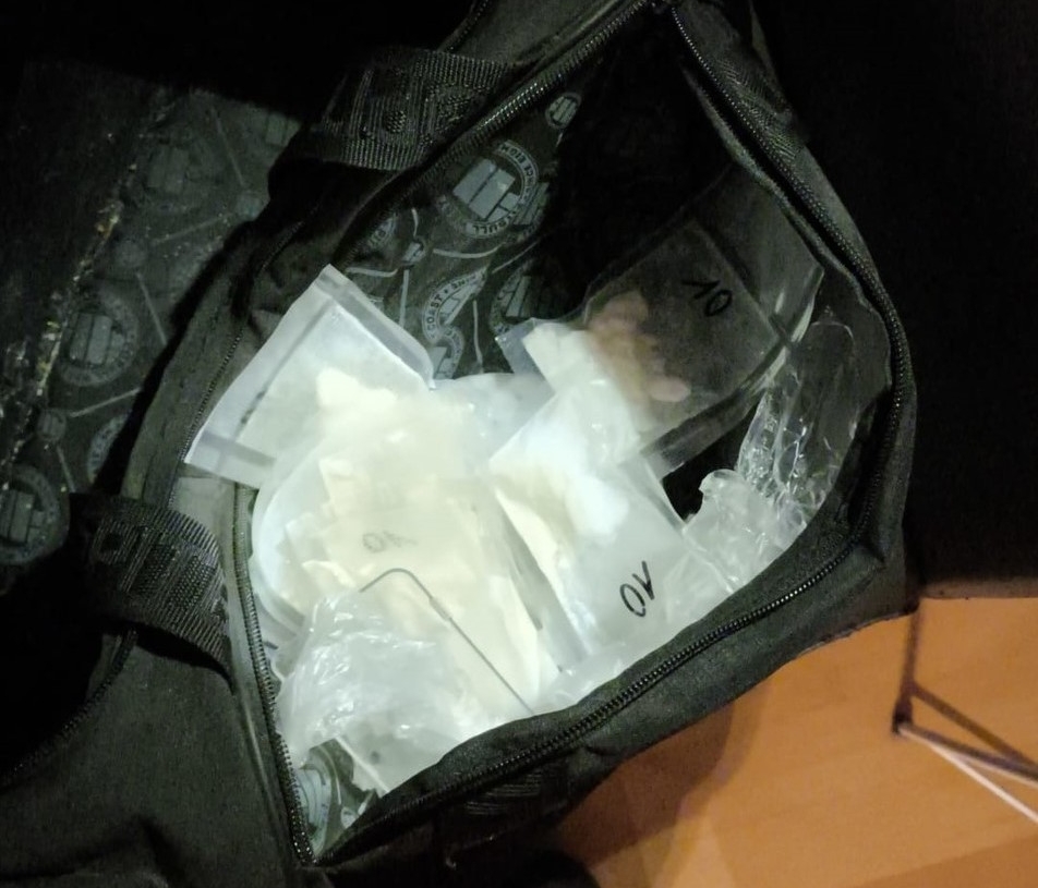 Prawie kilogram narkotyków i 10 osób zatrzymanych. Zakrojona na szeroką skalę akcja łódzkiej KWP [WIDEO]